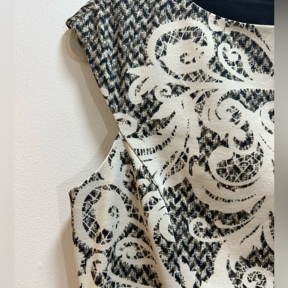 London Times Women's multi Dress
Size 10 Good condition - Picture 8 of 8